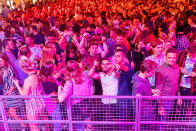 DJ Daddy Cool @ Sint-Baafsplein (Gentse Feesten), picture 29, photographed by Dimitri Vanlommel - FrontView Magazine