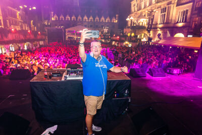 DJ Daddy Cool @ Sint-Baafsplein (Gentse Feesten), picture 32, photographed by Dimitri Vanlommel - FrontView Magazine