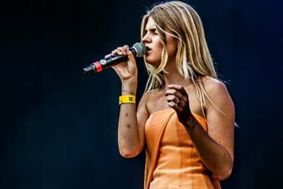 Emma Bale @ suikerrock, picture 3, photographed by Gert Daemen - FrontView Magazine