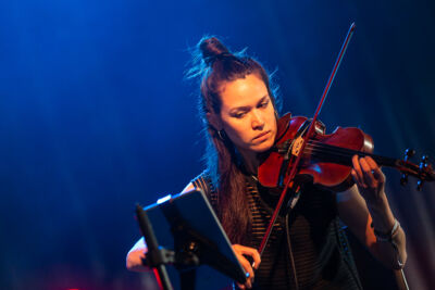 Finn Andrews @ Dranouter, foto 2, foto's door Chris Lippens - FrontView Magazine