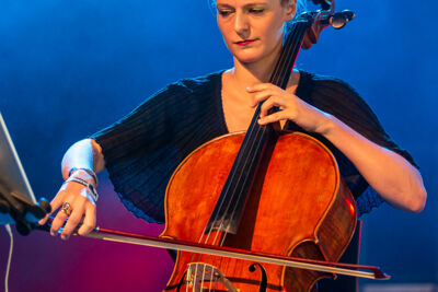 Finn Andrews @ Dranouter, foto 3, foto's door Chris Lippens - FrontView Magazine