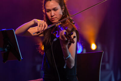 Finn Andrews @ Dranouter, foto 7, foto's door Chris Lippens - FrontView Magazine