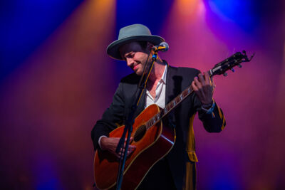 Finn Andrews @ Dranouter, foto 8, foto's door Chris Lippens - FrontView Magazine