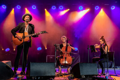 Finn Andrews @ Dranouter, foto 10, foto's door Chris Lippens - FrontView Magazine