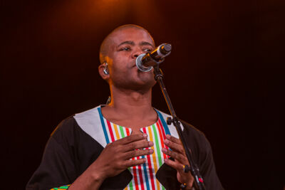 Ladysmith Black Mambazo @ Dranouter, picture 1, photographed by Chris Lippens - FrontView Magazine