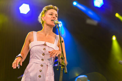 Lenny & De Wespen @ Dranouter, foto 9, foto's door Chris Lippens - FrontView Magazine