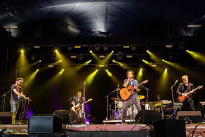 Lenny & De Wespen @ Dranouter, foto 12, foto's door Chris Lippens - FrontView Magazine