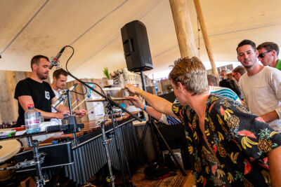 Sfeer vrijdag @ Dranouter, picture 12, photographed by Chris Lippens - FrontView Magazine