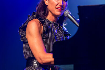 Joan As Police Woman @ Dranouter, picture 3, photographed by Chris Lippens - FrontView Magazine