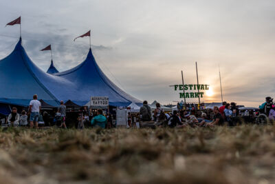 Sfeer zaterdag @ Dranouter, picture 12, photographed by Chris Lippens - FrontView Magazine