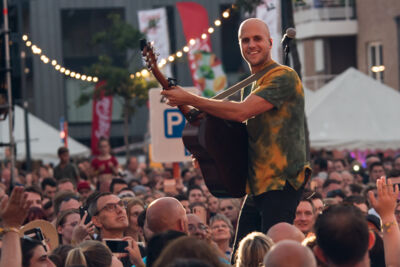 Milow @ Paal op Stelten, foto 1, foto's door Heidi Nys - FrontView Magazine