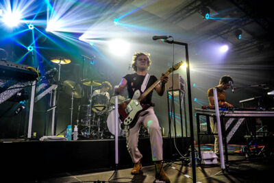 compact disk dummies @ lokerse feesten, foto 1, foto's door Gert Daemen - FrontView Magazine