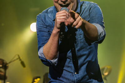 Niels Destadsbader @ Rijvers Festival 2019, picture 8, photographed by Chris Lippens - FrontView Magazine