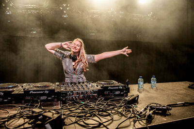 Dj Zina @ Rijvers Festival, picture 2, photographed by Gert Daemen - FrontView Magazine