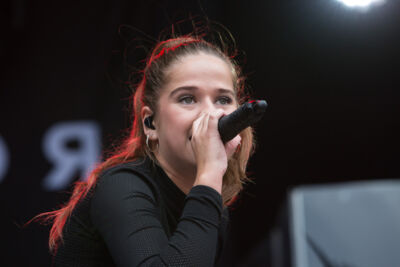 Laura Tesoro @ Bollekes feest 2019, picture 4, photographed by Marc Verdonck - FrontView Magazine