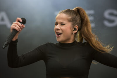 Laura Tesoro @ Bollekes feest 2019, picture 8, photographed by Marc Verdonck - FrontView Magazine