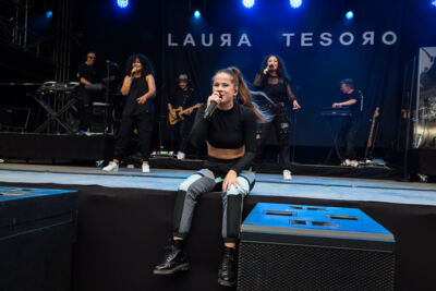 Laura Tesoro @ Bollekes feest 2019, picture 9, photographed by Marc Verdonck - FrontView Magazine