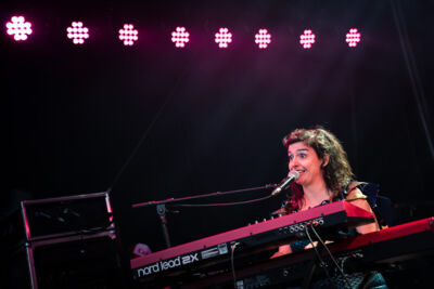 Nele Needs a Holiday @ Fonnefeesten, foto 5, foto's door Danny Wagemans - FrontView Magazine