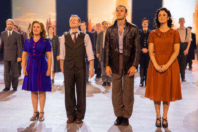 Première 40-45 voor Maja Van Honsté, Daphne Wellens en Hans De Munter @ studio 100 Pop-Up Theater, foto 31, foto's door Goele Bormans - FrontView Magazine