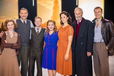 Première 40-45 voor Maja Van Honsté, Daphne Wellens en Hans De Munter @ studio 100 Pop-Up Theater, foto 41, foto's door Goele Bormans - FrontView Magazine