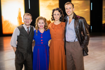 Première 40-45 voor Maja Van Honsté, Daphne Wellens en Hans De Munter @ studio 100 Pop-Up Theater, foto 55, foto's door Goele Bormans - FrontView Magazine
