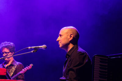 Raymond van het Groenewoud - Glorieuze Bevrijding @ Theater Elckerlyc, foto 4, foto's door Hilde  Hermans - FrontView Magazine