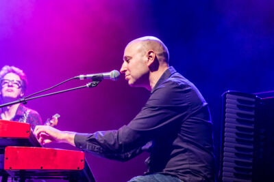 Raymond van het Groenewoud - Glorieuze Bevrijding @ Theater Elckerlyc, foto 11, foto's door Hilde  Hermans - FrontView Magazine