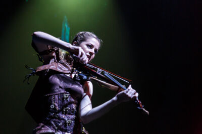 Lindsey Stirling @ Poppodium 013, picture 13, photographed by Peter Smet - FrontView Magazine