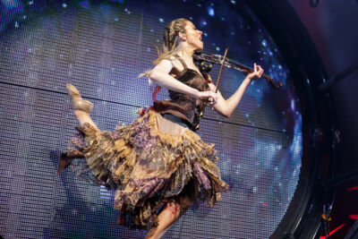 Lindsey Stirling @ Poppodium 013, picture 20, photographed by Peter Smet - FrontView Magazine