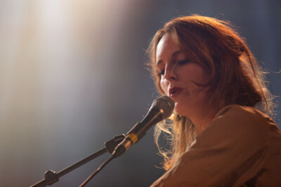 Stef Kamil Carlens @ Ancienne Belgique, picture 20, photographed by David Johnson - FrontView Magazine