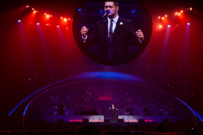 Michael Bublé @ Sportpaleis, picture 3, photographed by Sandra Van Watermeulen - FrontView Magazine