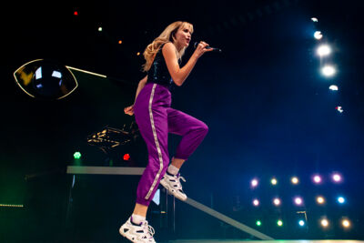 Angele @ Lotto Arena, foto 1, foto's door Sandra Van Watermeulen - FrontView Magazine