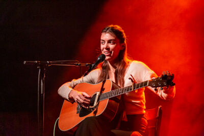 Julie Byrne @ Ancienne Belgique, picture 1, photographed by David Johnson - FrontView Magazine