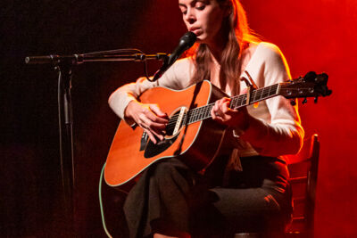 Julie Byrne @ Ancienne Belgique, picture 2, photographed by David Johnson - FrontView Magazine