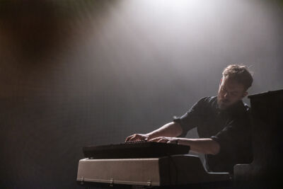Geike Arnaert @ De Casino, picture 11, photographed by Chris Lippens - FrontView Magazine