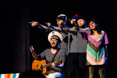 Kapitein Winokio 15 jaar handjes draaien @ Bourla Schouwburg, picture 7, photographed by FrontView Magazine