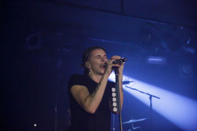 Pvris @ Trix Club, picture 14, photographed by Peter Smet - FrontView Magazine