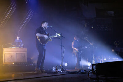 Bear's Den @ Vorst Nationaal, picture 2, photographed by David Johnson - FrontView Magazine