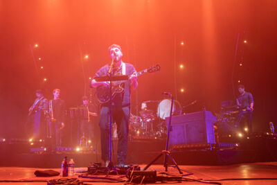 Bear's Den @ Vorst Nationaal, picture 10, photographed by David Johnson - FrontView Magazine