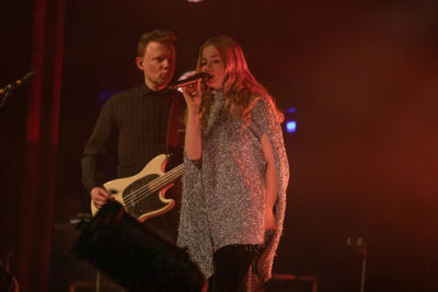 Hooverphonic @ De Roma, picture 6, photographed by dirk janssens - FrontView Magazine
