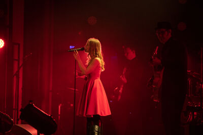 Hooverphonic @ De Roma, picture 17, photographed by dirk janssens - FrontView Magazine