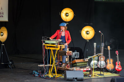 Stef Kamil Carlens (solo) @ OLT Rivierenhof, picture 1, photographed by Marc Verdonck - FrontView Magazine