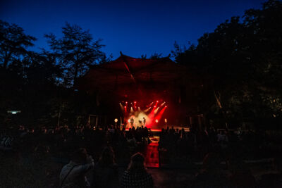 Admiral Freebee @ OLT Rivierenhof, picture 4, photographed by Dorien Goetschalckx - FrontView Magazine