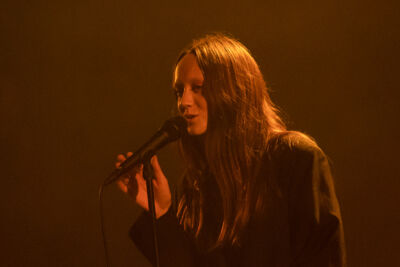 Tessa Dixson @ Ancienne Belgique, picture 1, photographed by Jürgen Bruynooghe - FrontView Magazine