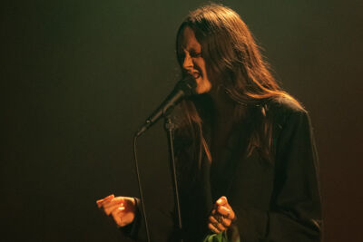 Tessa Dixson @ Ancienne Belgique, picture 6, photographed by Jürgen Bruynooghe - FrontView Magazine