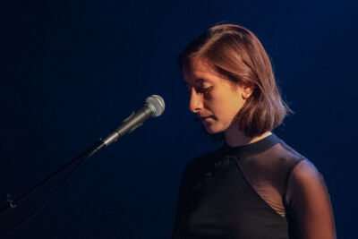 Noa Lee @ Ancienne Belgique, picture 1, photographed by Jürgen Bruynooghe - FrontView Magazine