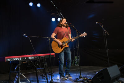 Tom Helsen @ Sunset Sessies by Hangar 3020, picture 1, photographed by Jürgen Bruynooghe - FrontView Magazine