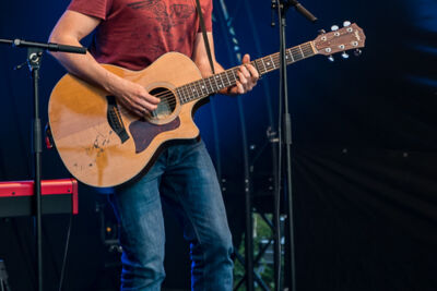 Tom Helsen @ Sunset Sessies by Hangar 3020, picture 2, photographed by Jürgen Bruynooghe - FrontView Magazine