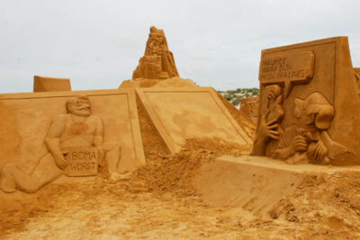 Opbouw Zandsculpturenfestival FC De Kampioenen @ Westende, picture 18, photographed by Peter Minnebo - FrontView Magazine