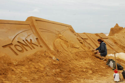 Opbouw Zandsculpturenfestival FC De Kampioenen @ Westende, picture 19, photographed by Peter Minnebo - FrontView Magazine